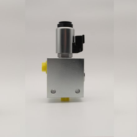 Solenoid reversing valve
