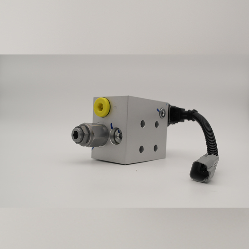 Upper cylinder oil valve block assembly