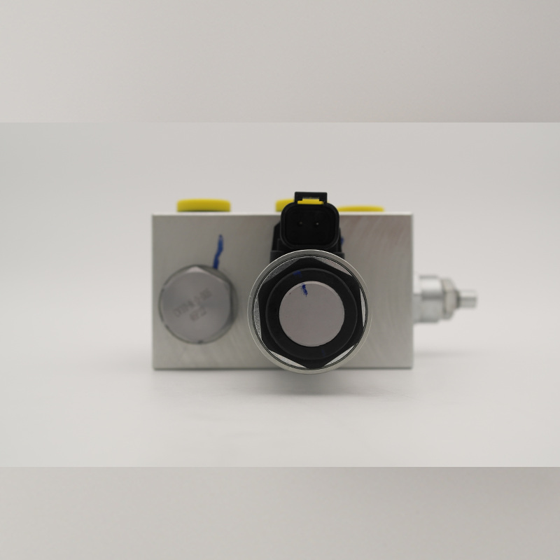 Manual descending hydraulic valve