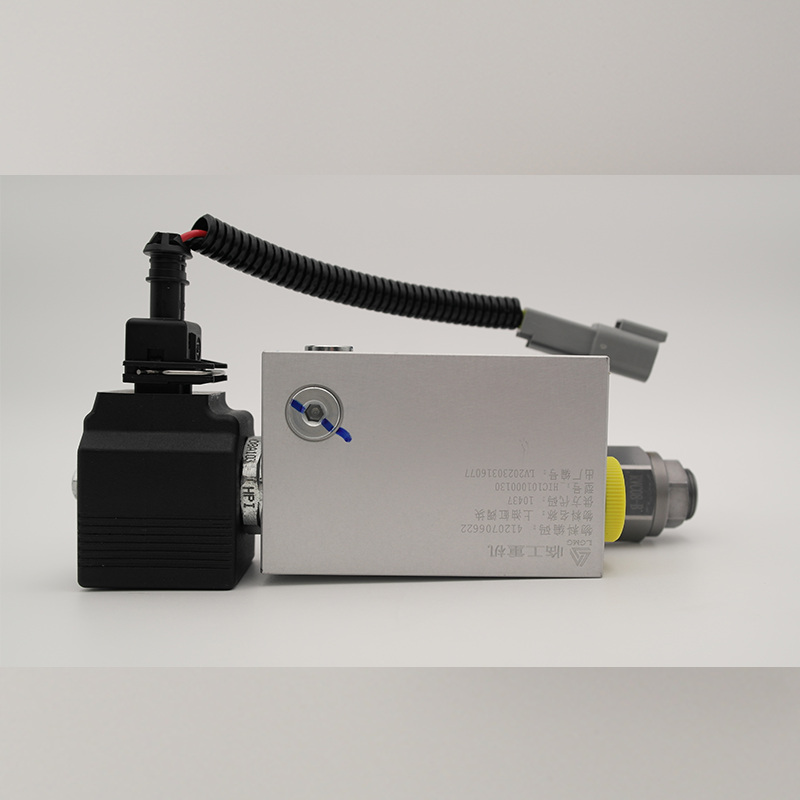 Upper cylinder oil valve block assembly