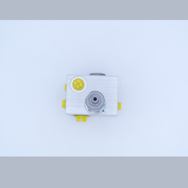 Pilot oil source valve pressure reducing valve