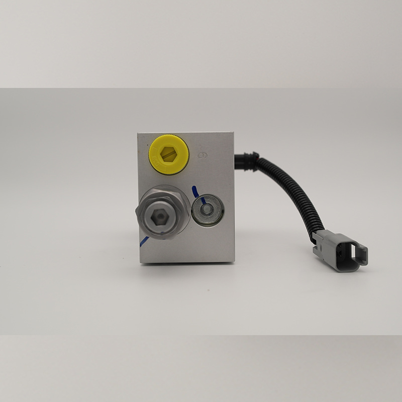 Upper cylinder oil valve block assembly