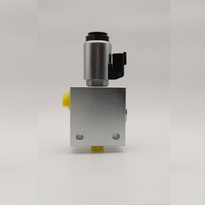 Solenoid reversing valve