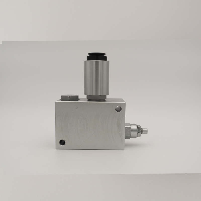 Manual descending hydraulic valve