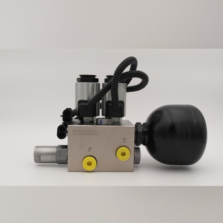 Pilot oil source valve pressure reducing valve